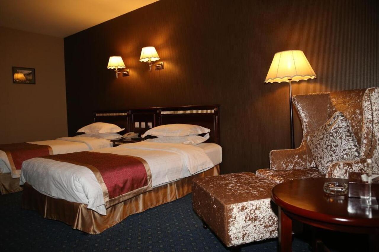 Beijing Commercial Business Hotel Екстер'єр фото
