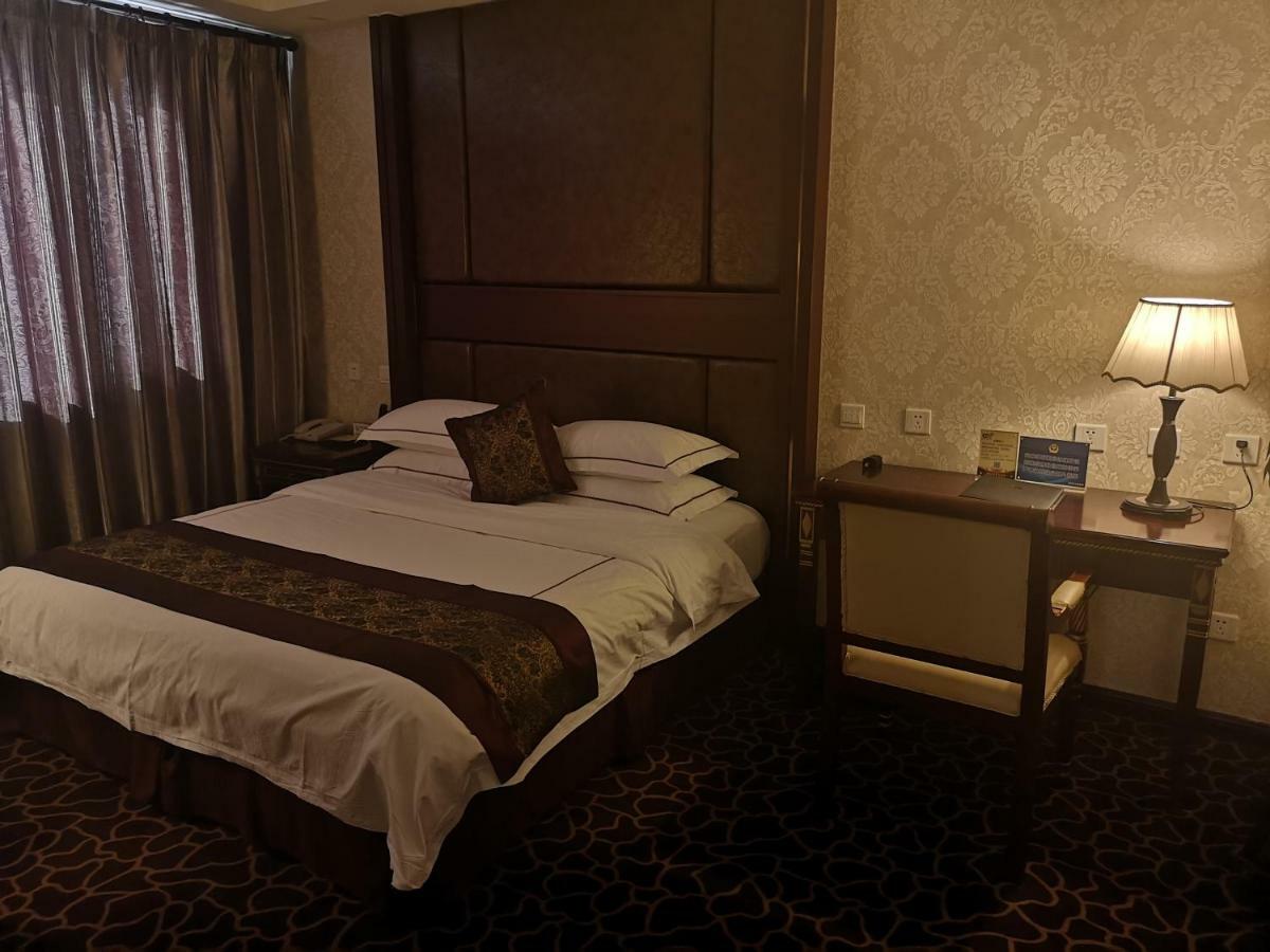 Beijing Commercial Business Hotel Екстер'єр фото